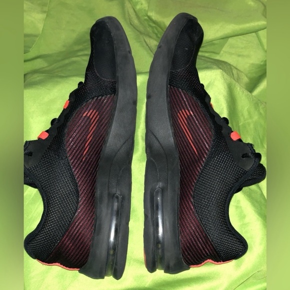 Nike Black and Orange Sneakers Athletic Low-Top - Picture 6 of 7